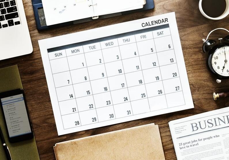 Which days will be public holidays in 2024?