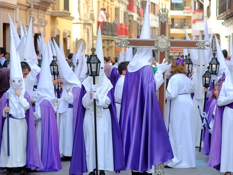 How is Easter celebrated around the world?